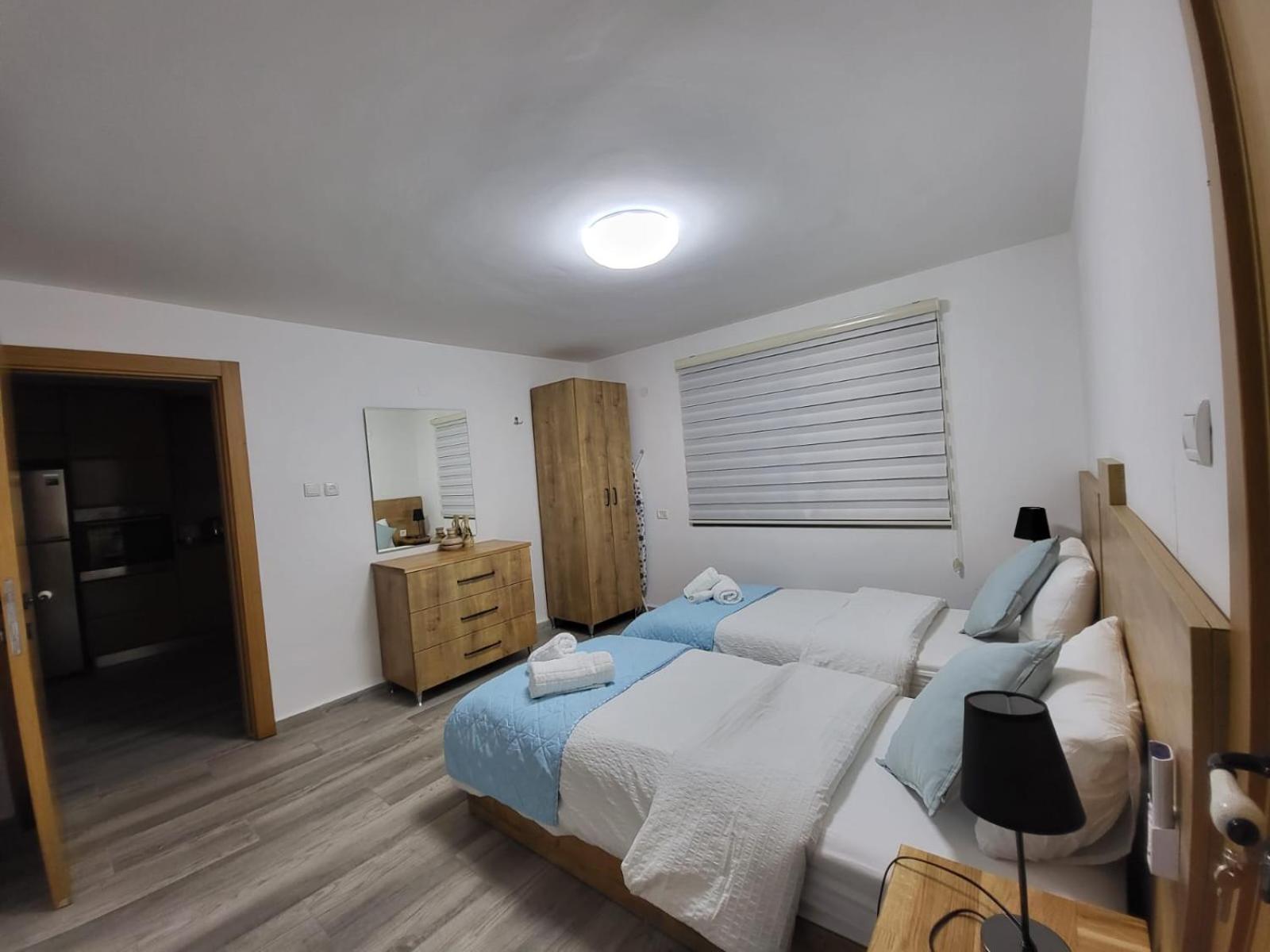 Maria'S Guesthouse - Uphill View Of Nazareth F Chambre photo