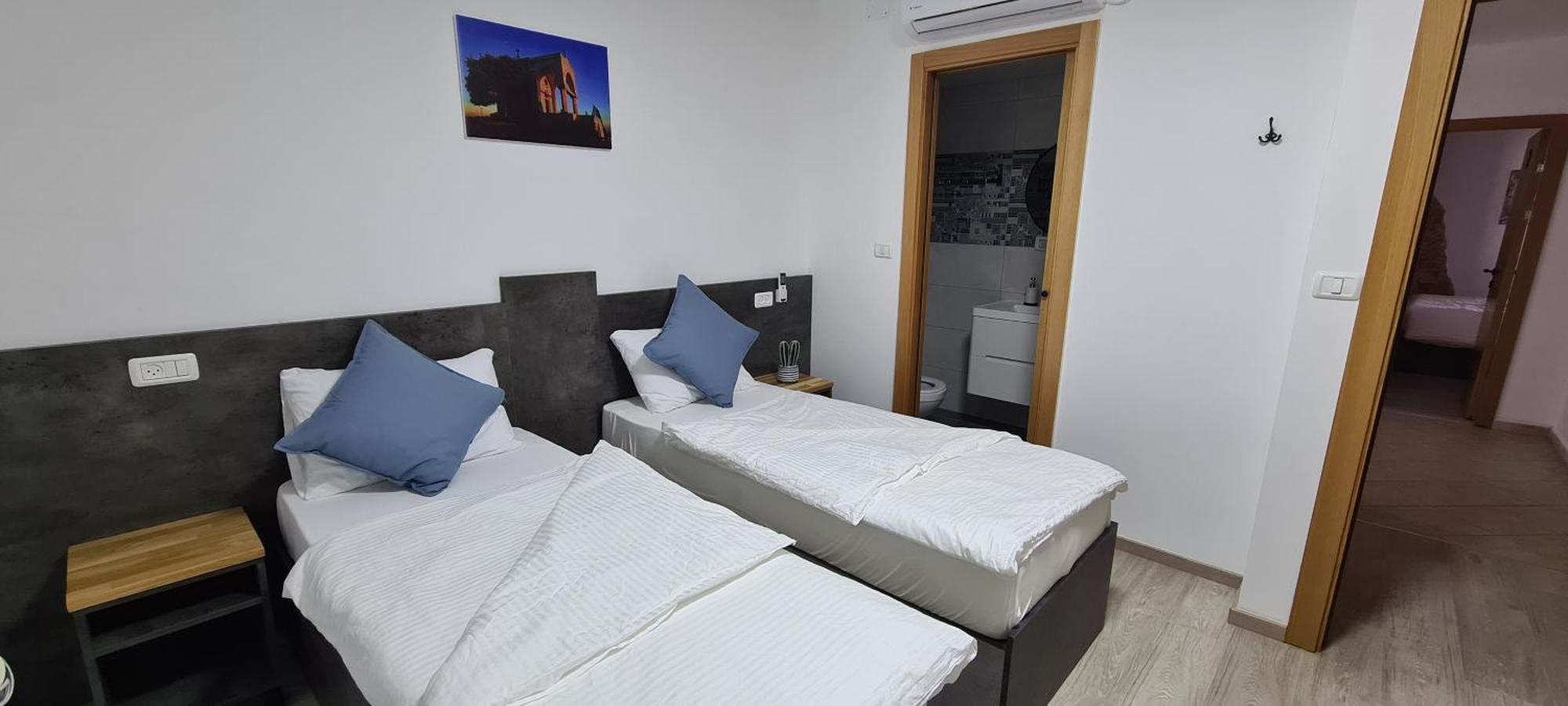 Maria'S Guesthouse - Uphill View Of Nazareth F Chambre photo